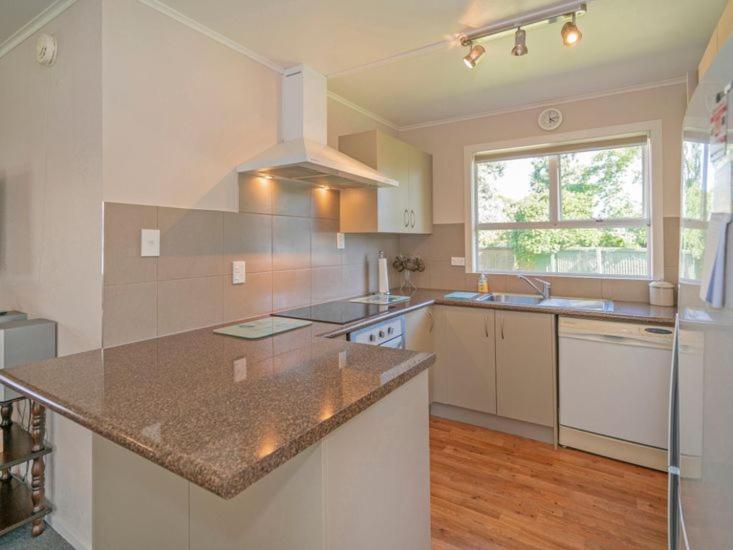 Hosts On The Coast Whiti Delight Villa Whitianga Bagian luar foto